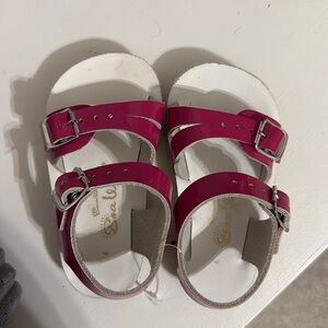 Sun San sea wee pink sandals size 4
